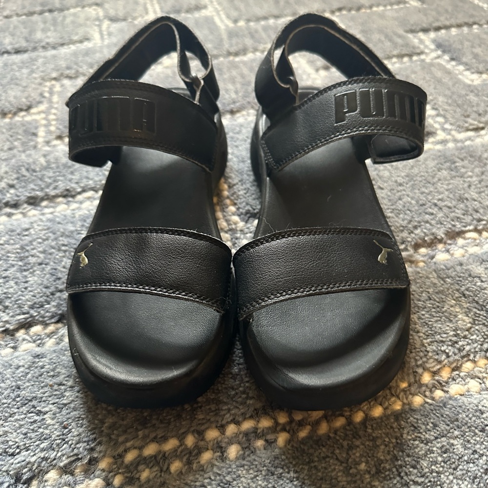 Puma women sneakers , size 7.5 black color